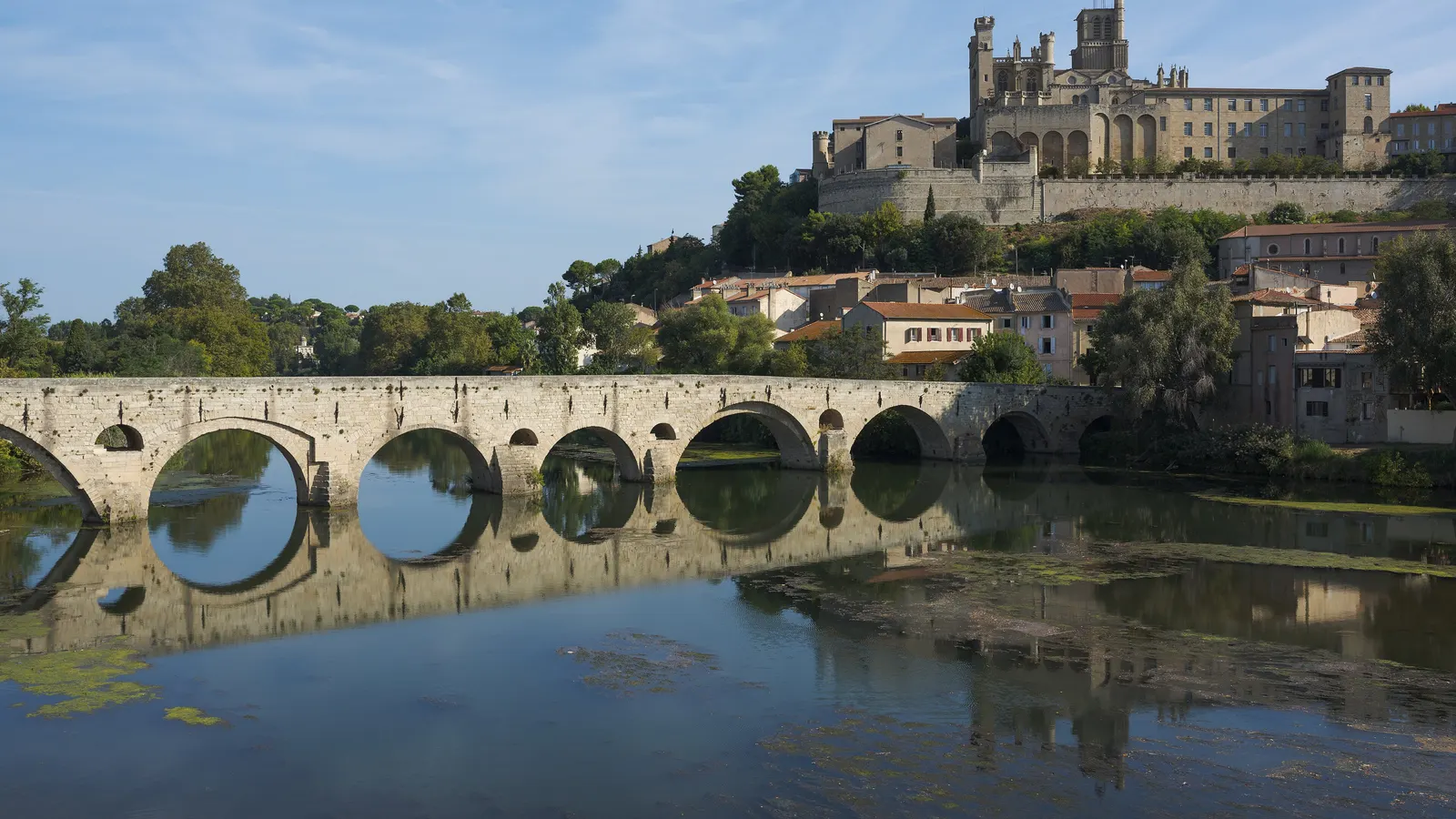 Le Pont Vieux et la cathédrale Saint-Nazaire de Béziers